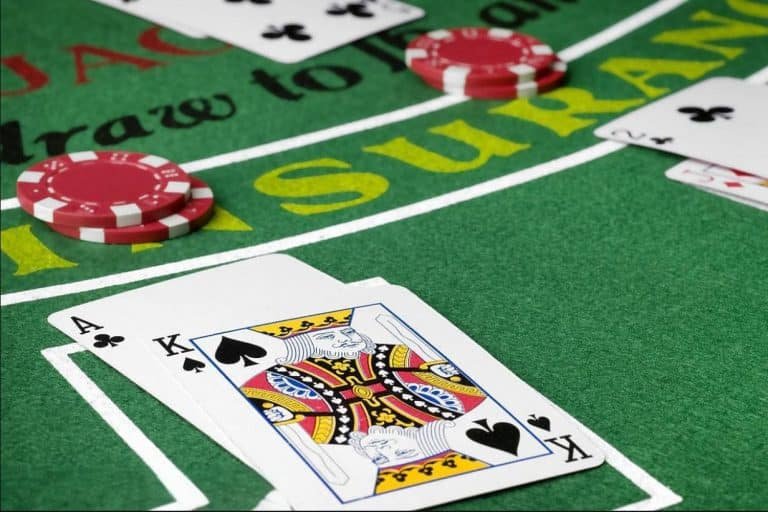 Pengguna Indonesia memainkan slot games pijar4d melalui smartphone dengan nyaman